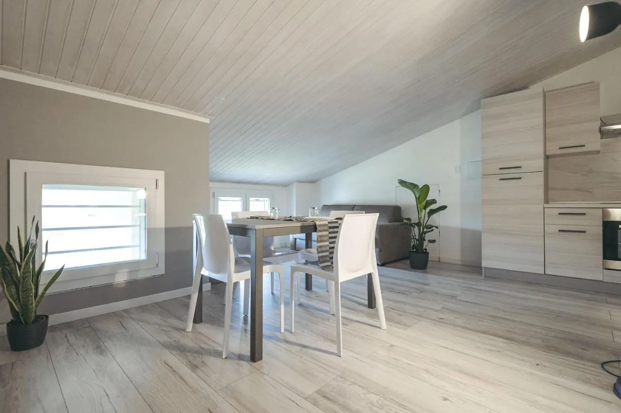 Mansarda Maxi House Desenzano Apartment Desenzano del Garda