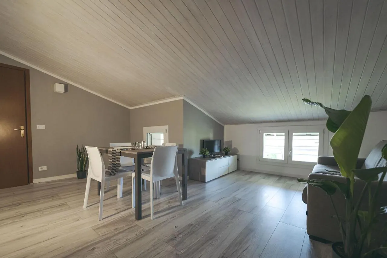 Mansarda Maxi House Desenzano Apartment Desenzano del Garda Italy