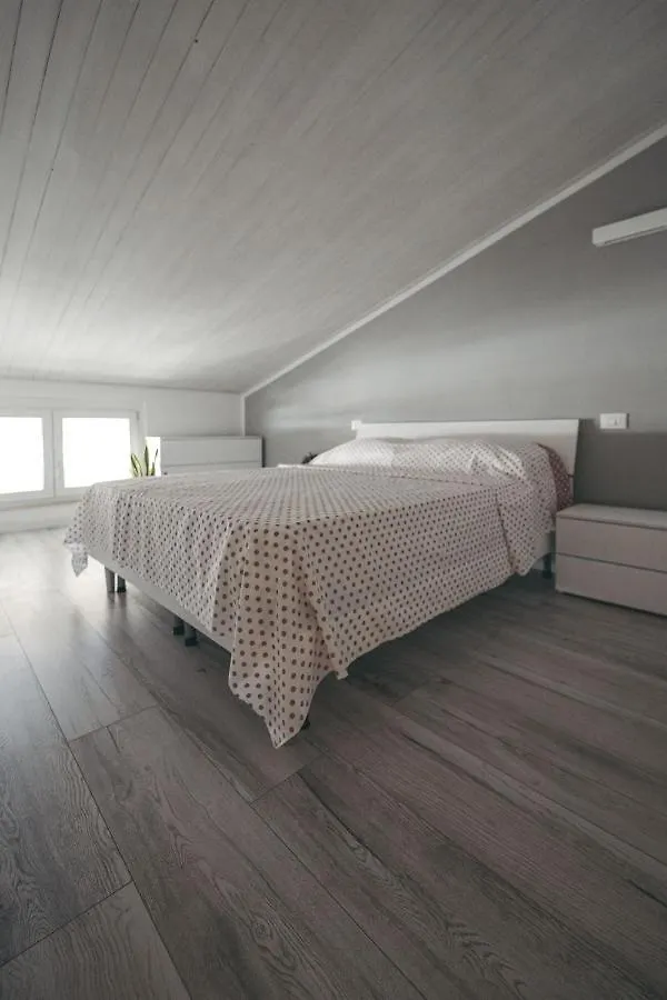 Mansarda Maxi House Desenzano Apartment Desenzano del Garda Italy